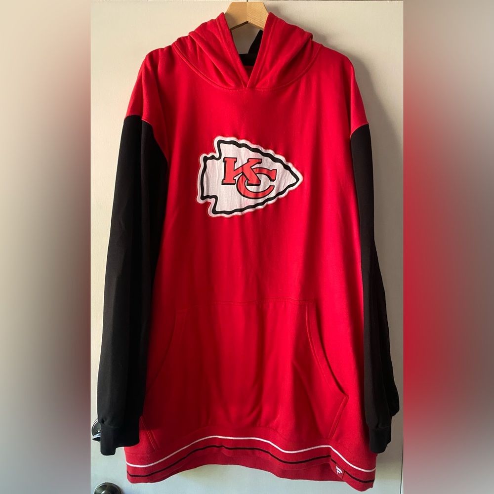 CHIEFS HOODED SWEATSHIRT